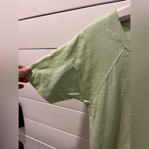 Livom cropped T-shirt – Size XS💚 - Picture 5 of 7